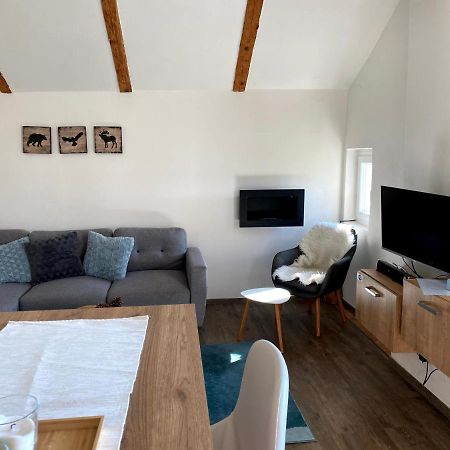 Apartman Mladé Buky Zewnętrze zdjęcie