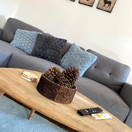 Apartman Mladé Buky Zewnętrze zdjęcie