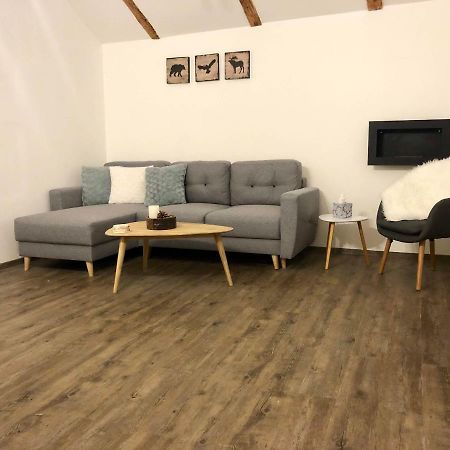 Apartman Mladé Buky Zewnętrze zdjęcie