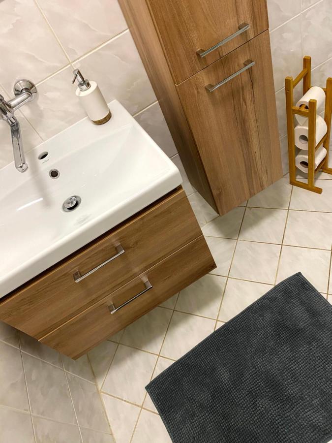 Apartman Mladé Buky Zewnętrze zdjęcie