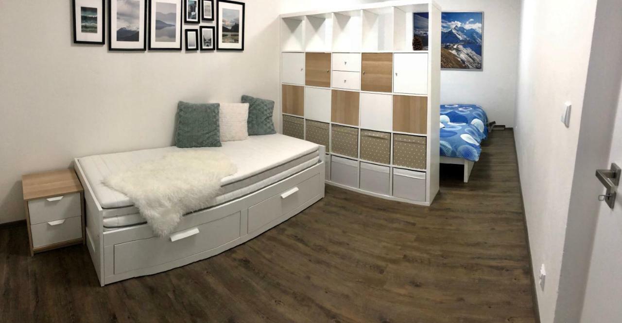 Apartman Mladé Buky Zewnętrze zdjęcie