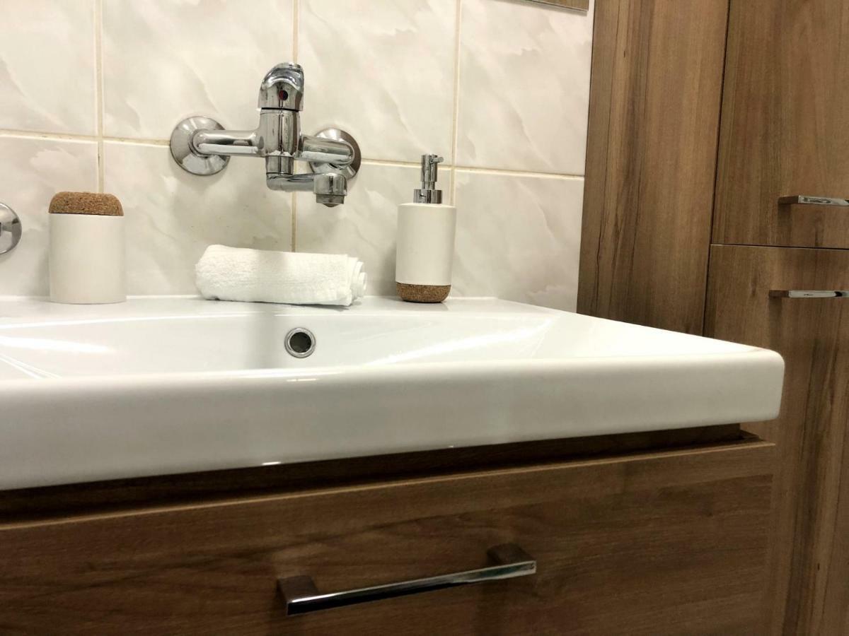 Apartman Mladé Buky Zewnętrze zdjęcie